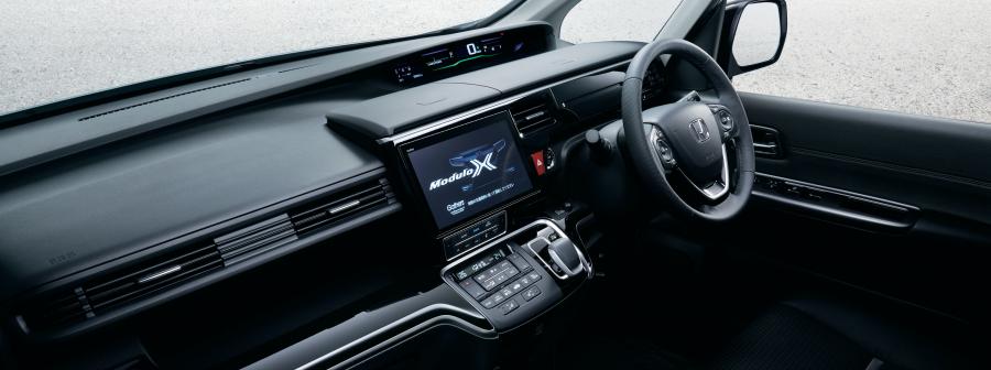 Торпедо Honda StepWGN Modulo X Hybrid 2018 года  (фото 3 из 6)